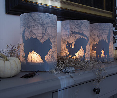 Gespenstische Windlichter zu Halloween gestalten