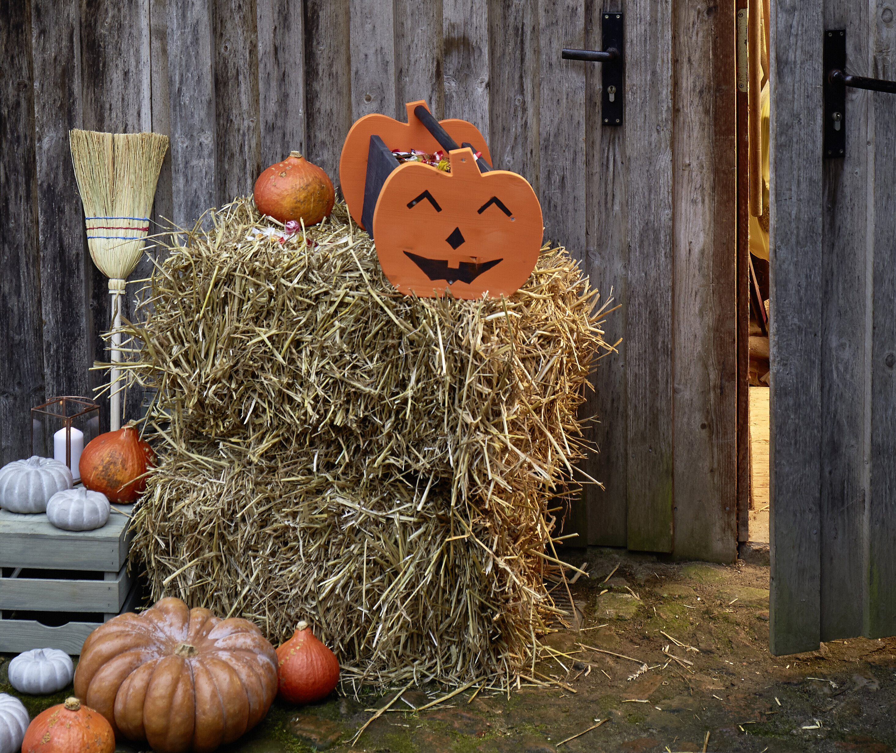 Halloween-Holzkiste für Süßigkeiten bauen