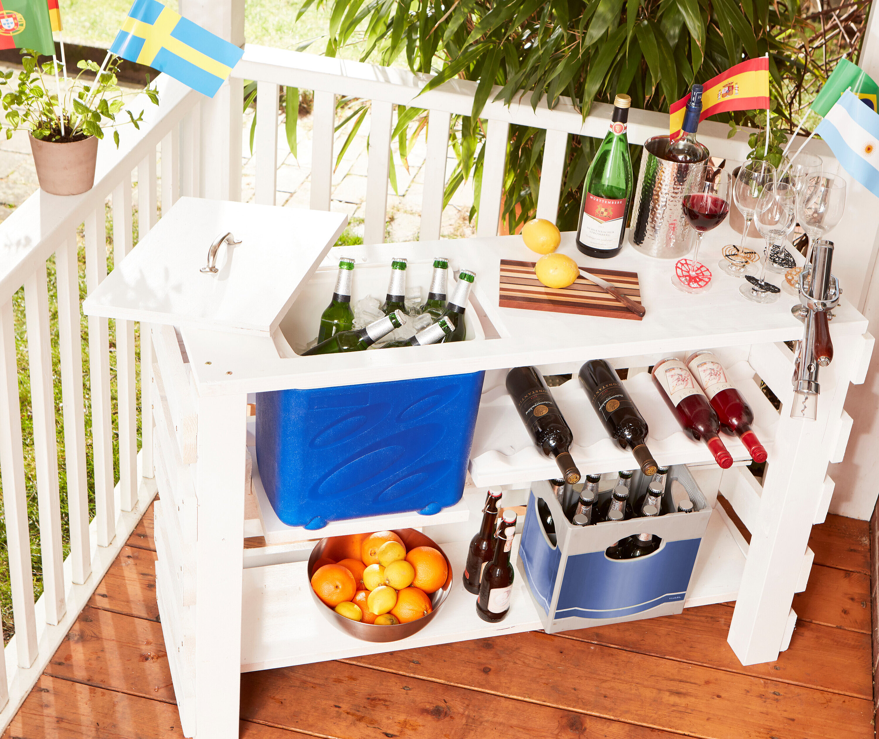 Palette wird zur Gartenbar